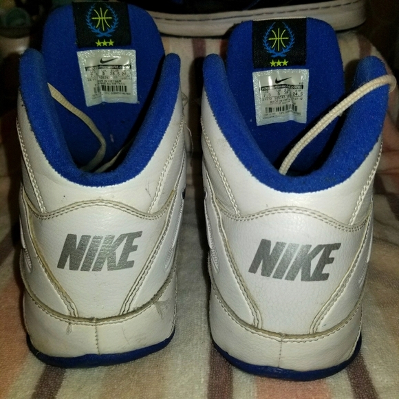 Nike - Picture 3 of 5